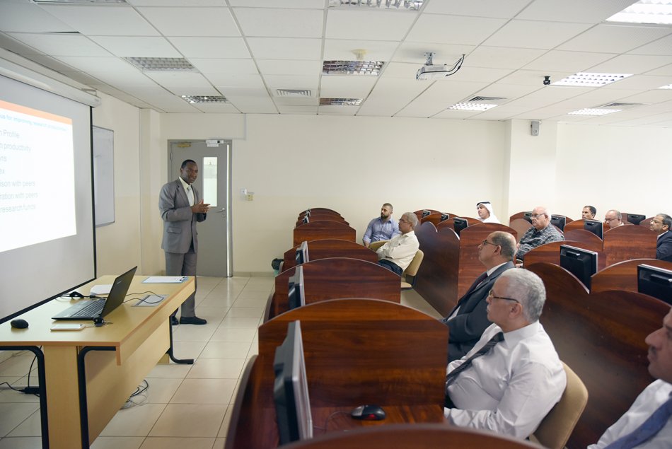 جامعة العين تنظم ورشة عمل عن (قاعدة بيانات سكوباس) لأعضاء الهيئة الأكاديمية