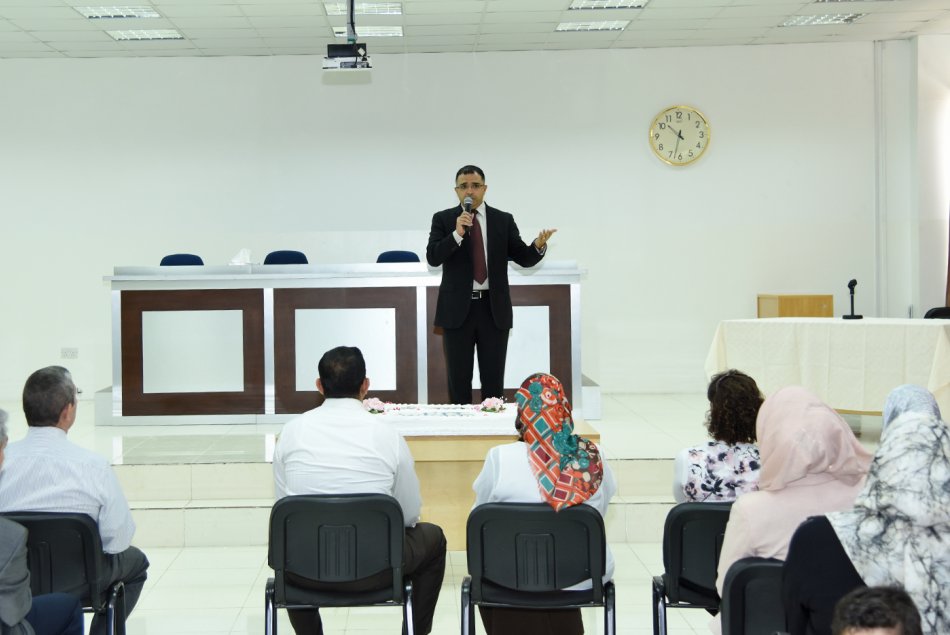 كلية الهندسة وتقنية المعلومات تنظم الحفل السنوي الأول لتكريم طلابها 
