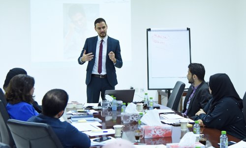 جامعة العين تنظم دورة تدريبية حول مهارات كتابة البريد الإلكتروني