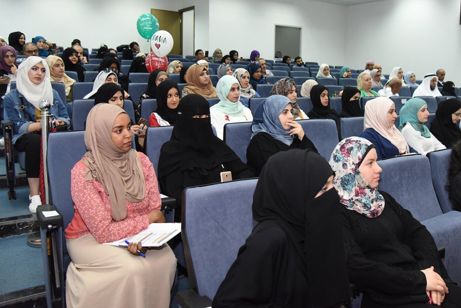 تكريم طلبة لائحة شرف الجامعة 2017
