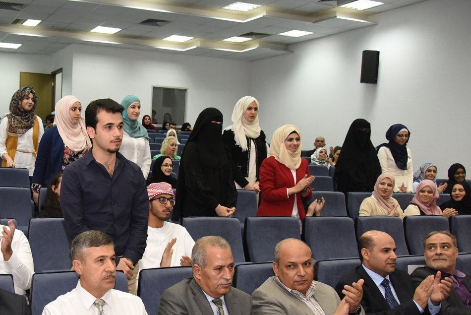 تكريم طلبة لائحة شرف الجامعة 2017