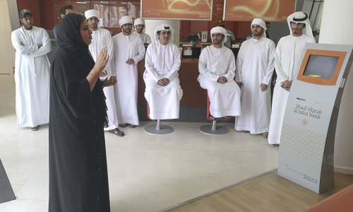 مصرف الهلال يستقبل طلبة كلية الاتصال