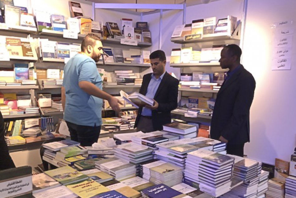 زيارة إلى معرض الشارقة للكتاب