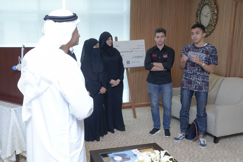 طلبة كلية الهندسة يفوزون في مسابقة اليوم الطلابي 