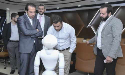 كلية الهندسة تستعرض مهام الروبوتات الإنسانية