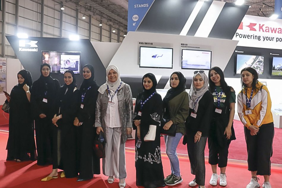 زيارة طلابية إلى معرض دبي للطيران