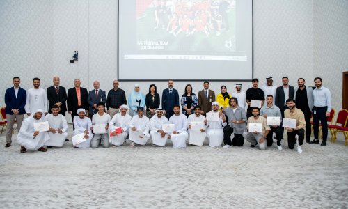 عمادة شؤون الطلبة تحتفي بفريق الجامعة لكرة القدم تقديراً لإنجازاته الرياضية