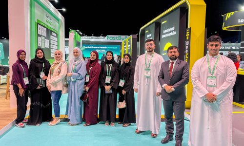 طلبة كلية الأعمال يشاركون في قمة Fast Bull المالية العالمية