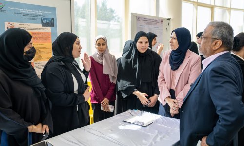 عمادة شؤون الطلبة تنظّم معرضًا لأبحاث وابتكارات الطلبة