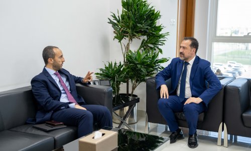 جامعة العين تبحث التعاون الاستراتيجي مع المركز العالمي للتميز في الذكاء الاصطناعي لتعزيز التعليم العالي القائم على الذكاء الاصطناعي